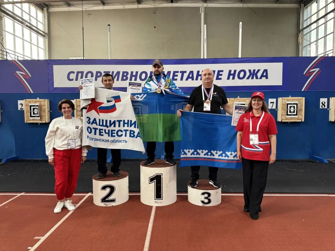 В яблочко!. Ямальские спортсмены завоевали две награды на Кубке полномочного представителя Президента РФ в УрФО по спортивному метанию ножа В яблочко!. Ямальские спортсмены завоевали две награды на Кубке полномочного представителя Президента РФ в УрФО по спортивному метанию ножа