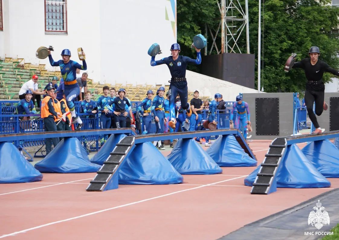 Спортсмены ЯНАО достойно выступили на Межрегиональных соревнованиях по пожарно-спасательному спорту Спортсмены ЯНАО достойно выступили на Межрегиональных соревнованиях по пожарно-спасательному спорту