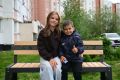 С каждым днём комфортнее!. Во время прямого эфира с главой города Антоном Колодиным жители дома 5/1 в микрорайоне Советский обратились с просьбой установить лавочку и велопарковку у одного из подъездов