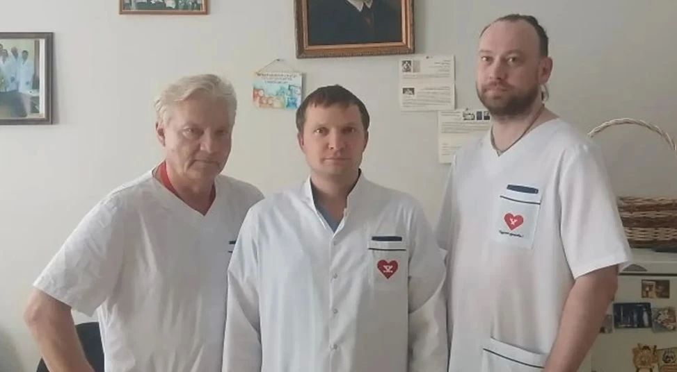 «Родился в кольчуге»: салехардские врачи спасли малыша, выпавшего из окна 4-го этажа