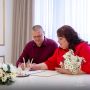 35 лет вместе. Сегодня, в День семьи, любви и верности, в Салехардском отделе ЗАГС поздравили с 35-летием семейной жизни Юрия и Ладу Бутиных
