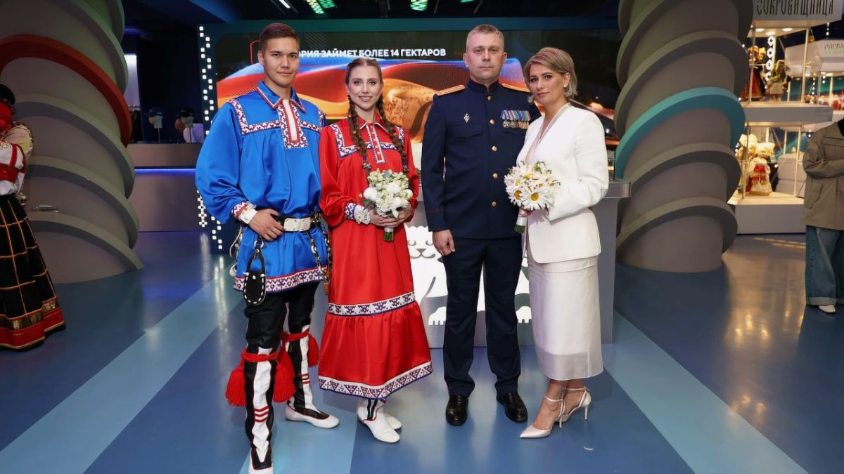 Ямальские пары участвуют в III Всероссийском свадебном фестивале «Россия. Соединяя сердца» в Москве