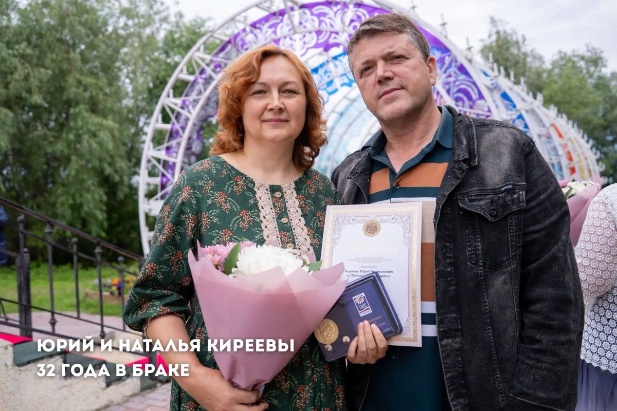 Алексей Титовский: В День семьи, любви и верности по доброй традиции чествовали салехардские семьи, прожившие в крепком браке более четверти века Алексей Титовский: В День семьи, любви и верности по доброй традиции чествовали салехардские семьи, прожившие в крепком браке более четверти века