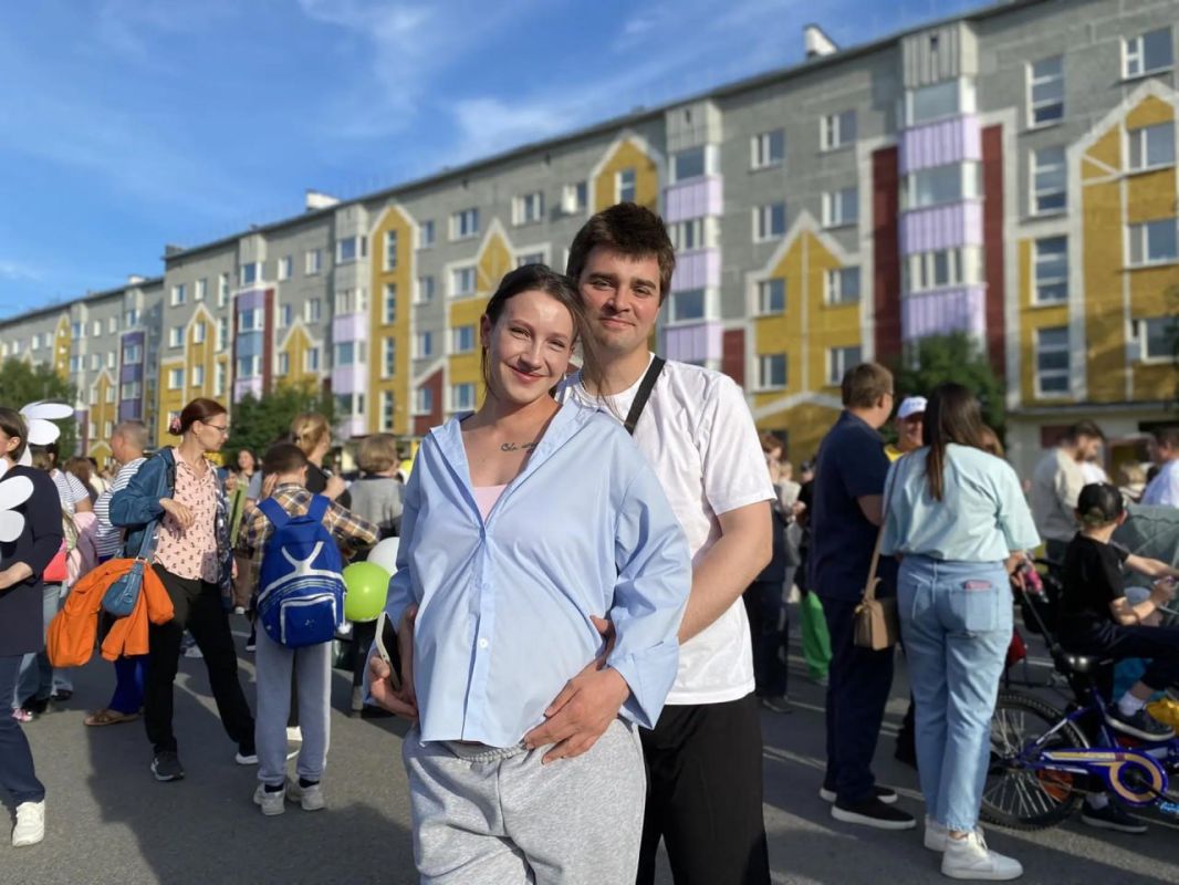 Надымчане приняли участие в параде семей, посвященном Дню семьи, любви и верности Надымчане приняли участие в параде семей, посвященном Дню семьи, любви и верности