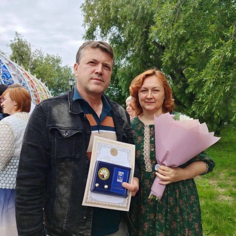 Четверть века вместе: салехардским семьям вручили медали «За любовь и верность» Четверть века вместе: салехардским семьям вручили медали «За любовь и верность»