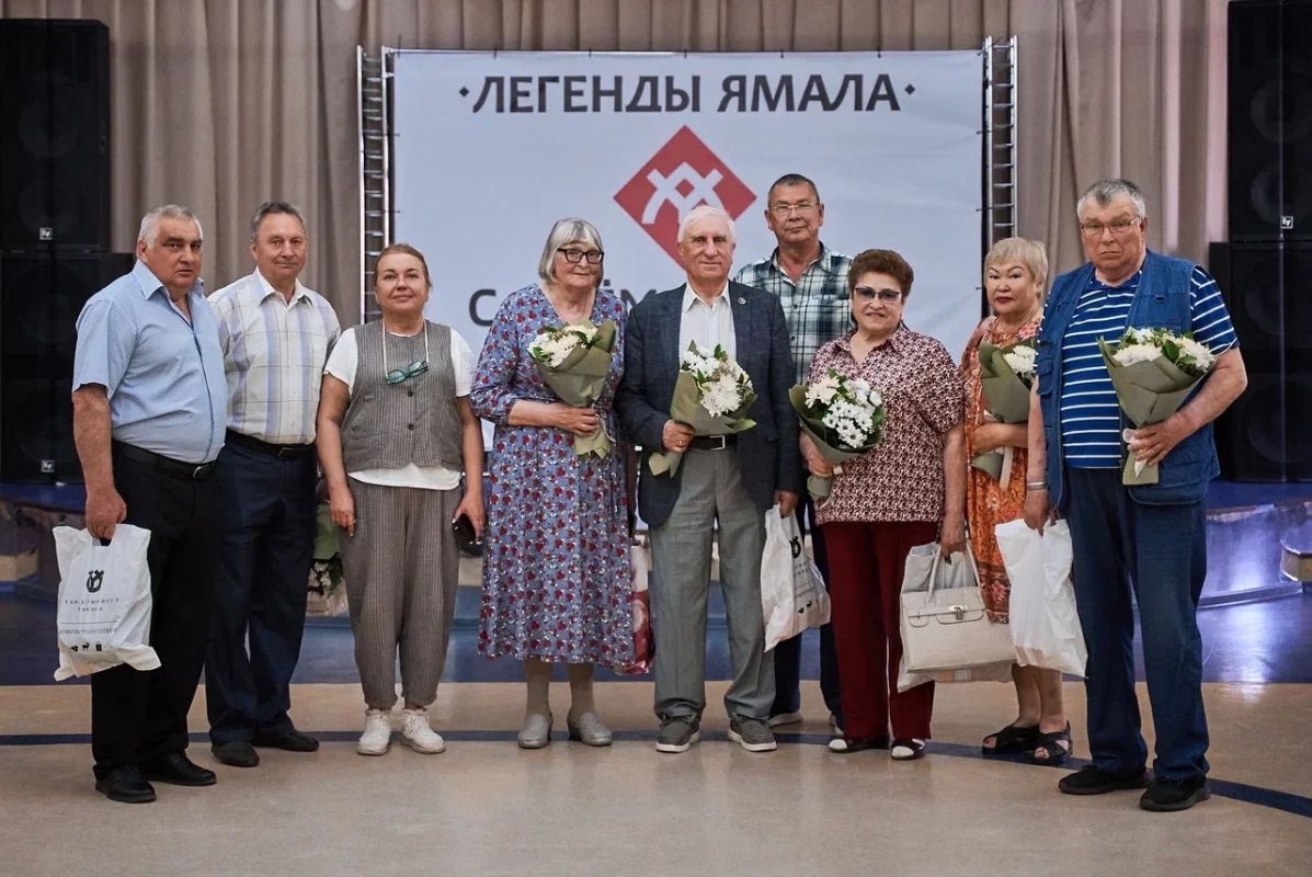 Работников Салехардского комбината наградили в преддверии профессионального праздника Работников Салехардского комбината наградили в преддверии профессионального праздника