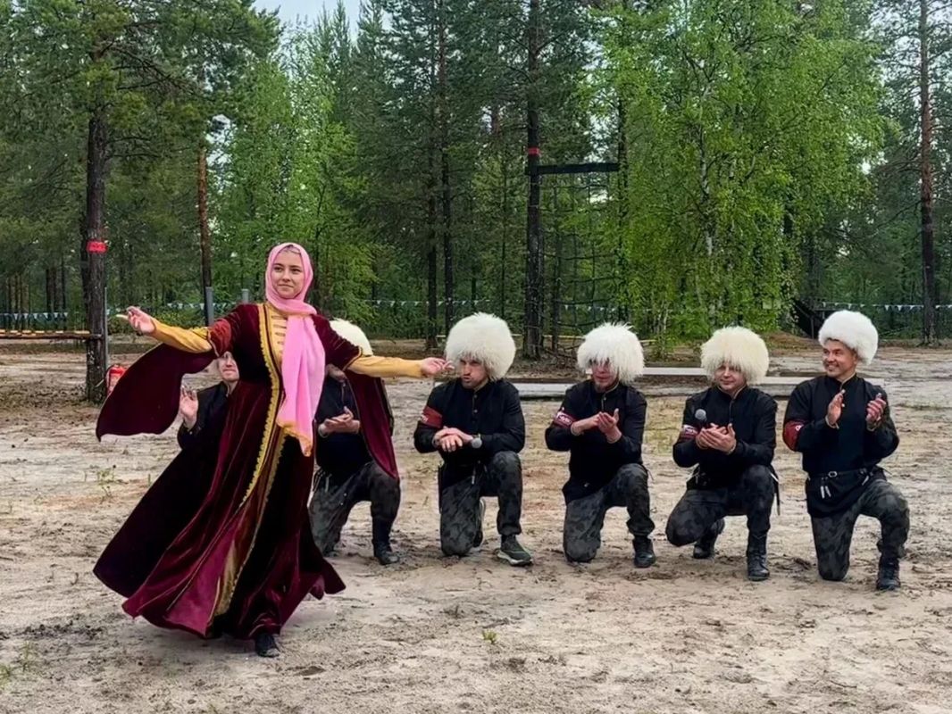 В Год единства народов России в Ноябрьске прошла корпоративная игра «Добытчики 2026» В Год единства народов России в Ноябрьске прошла корпоративная игра «Добытчики 2026»