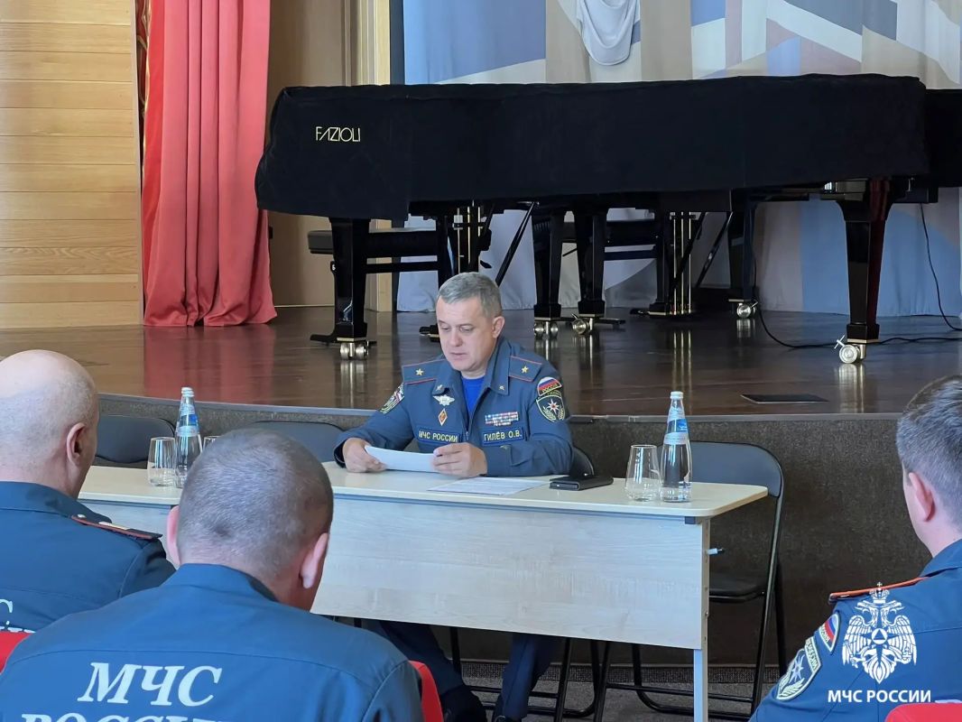 Совместные усилия ради безопасности: итоги рабочей поездки начальника Главного управления МЧС России по ЯНАО в ТаркоСале» Совместные усилия ради безопасности: итоги рабочей поездки начальника Главного управления МЧС России по ЯНАО в ТаркоСале»