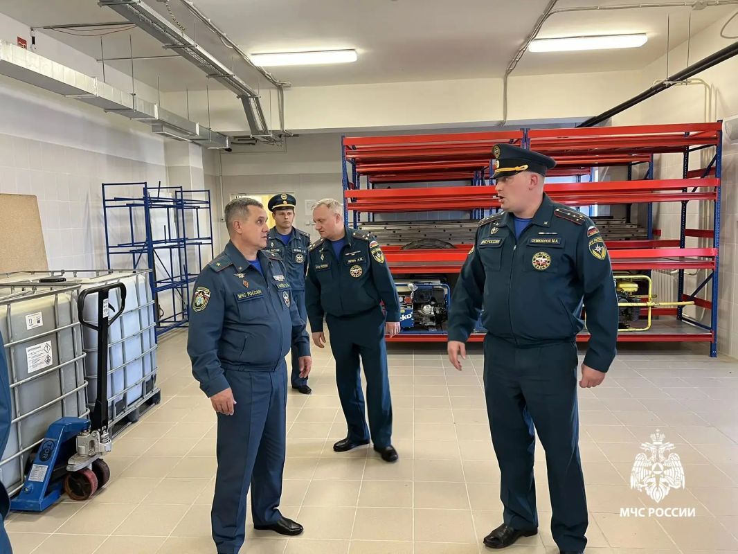Проверка подразделений и награждение спасателей в Новом Уренгое» Проверка подразделений и награждение спасателей в Новом Уренгое»