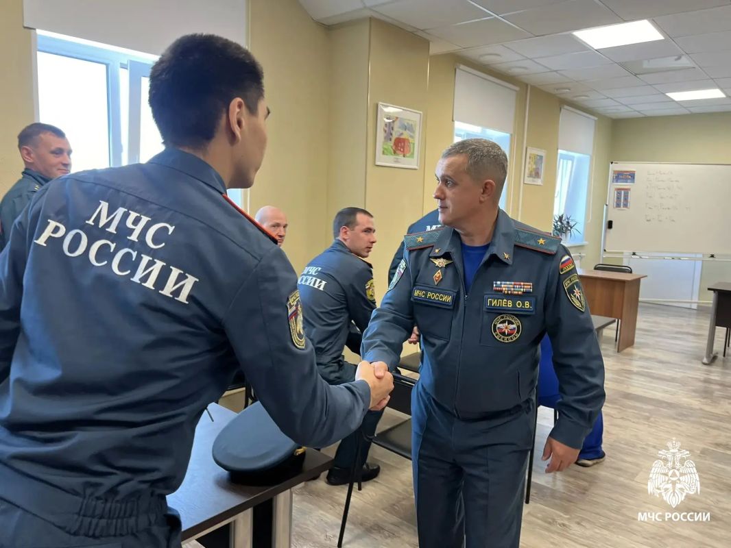 Проверка подразделений и награждение спасателей в Новом Уренгое» Проверка подразделений и награждение спасателей в Новом Уренгое»