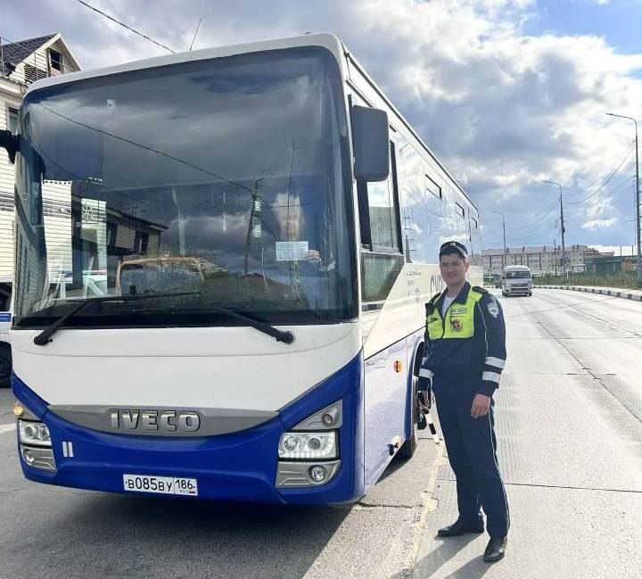 Автоинспекторы Тазовского района провели профилактическое мероприятие для водителей и пешеходов
