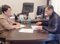 Зампред ямальского парламента Наталия Фиголь провела рабочую встречу с руководителем окружной службы ветеринарии Евгением Поповым