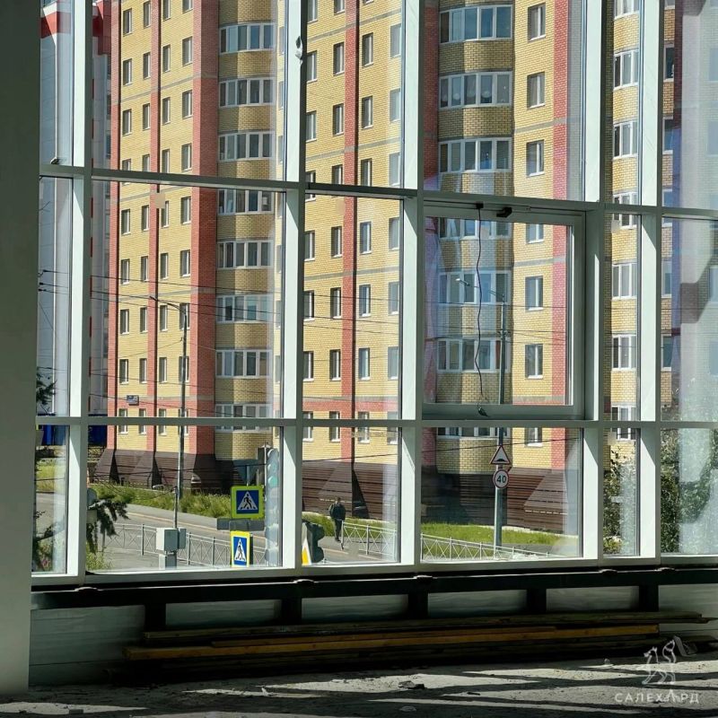 В Салехарде заканчивают благоустройство территории у дома на ул. Республики, 83 В Салехарде заканчивают благоустройство территории у дома на ул. Республики, 83