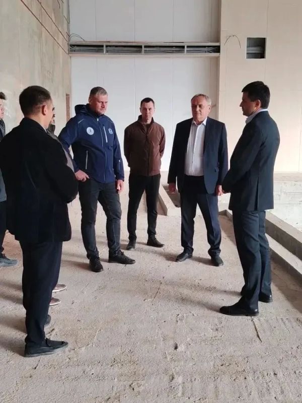В селе Аксарка Приуральского района продолжается строительство современного спортивно-оздоровительного комплекса В селе Аксарка Приуральского района продолжается строительство современного спортивно-оздоровительного комплекса