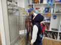 Мультяшная ностальгия: в библиотеке «Наследие» проходит выставка значков СССР