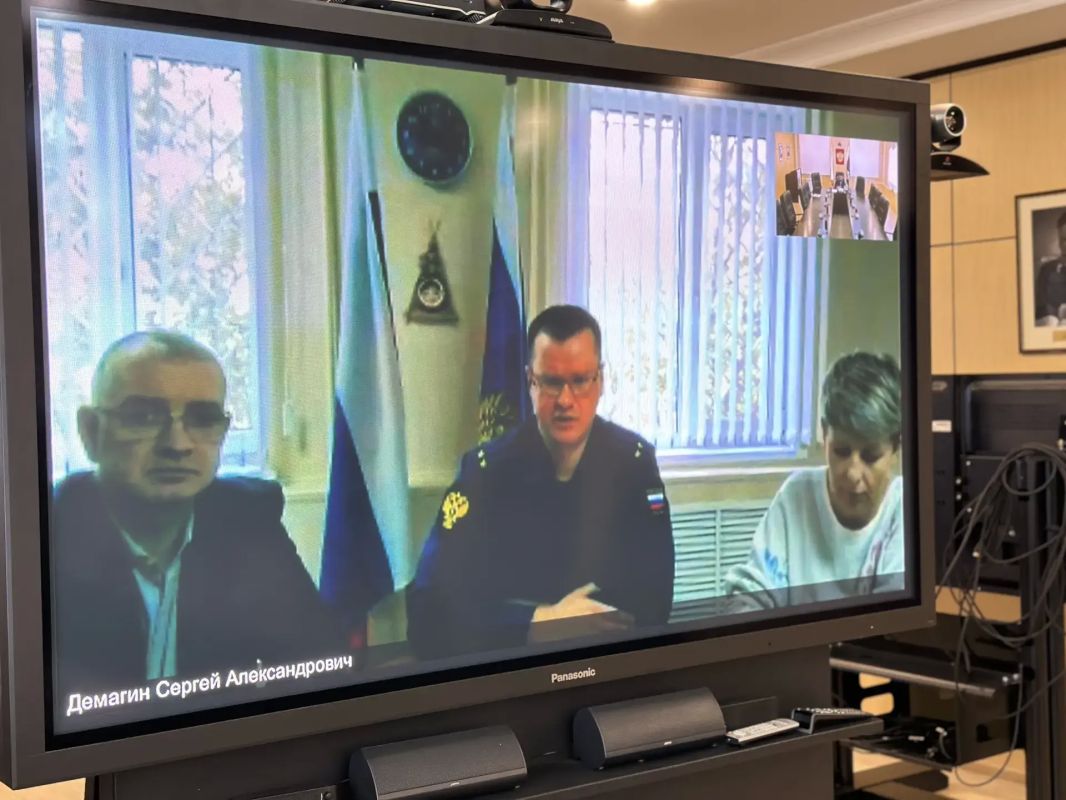 Прокурор автономного округа Дмитрий Конош провел личный прием населения в режиме видеоконференцсвязи Прокурор автономного округа Дмитрий Конош провел личный прием населения в режиме видеоконференцсвязи
