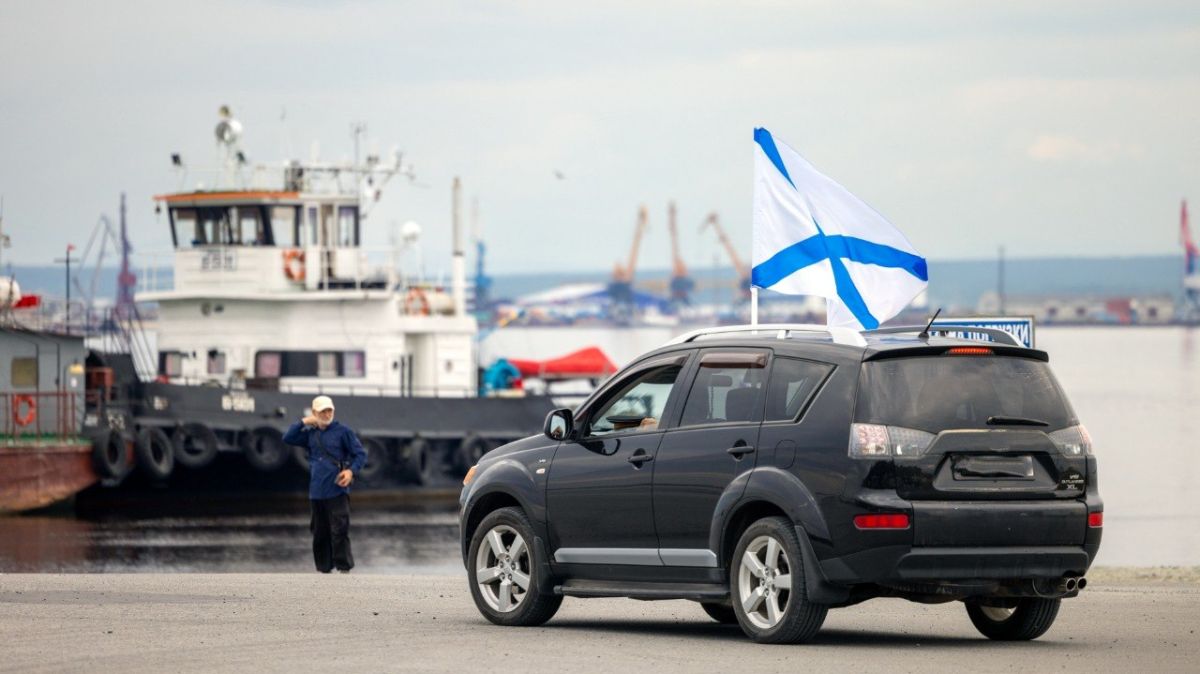 С Днем Военно-Морского Флота, Салехард!