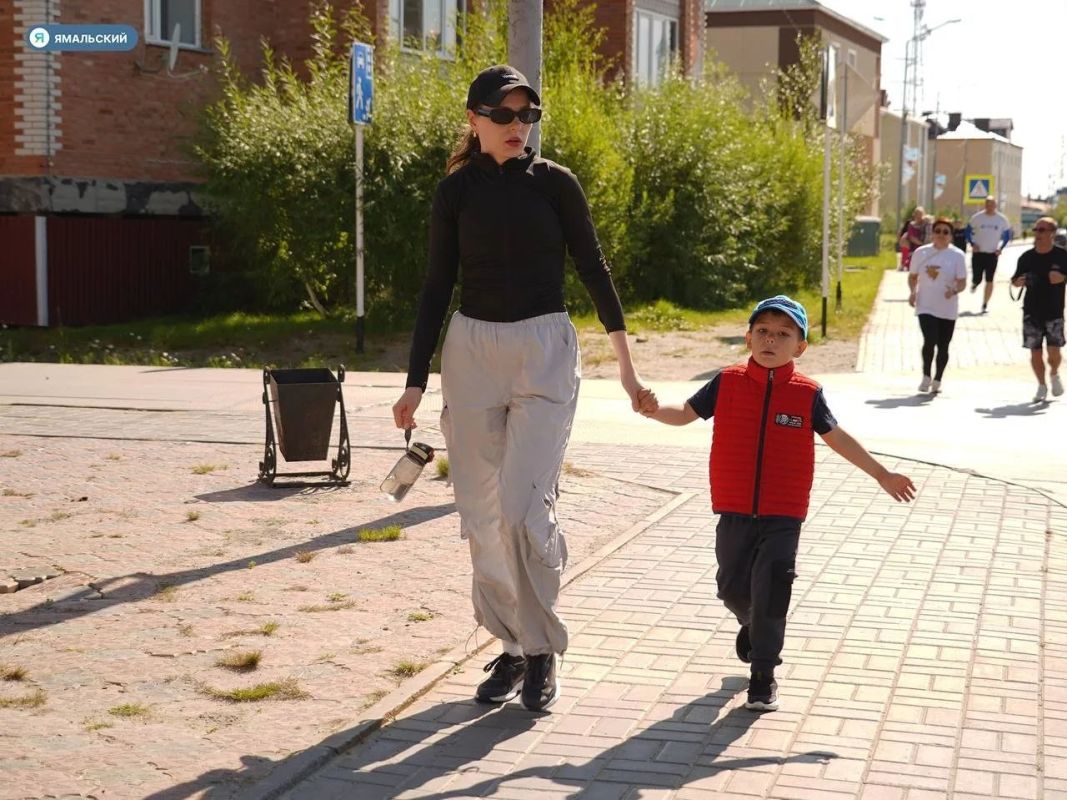 В Яр-Сале прошел массовый забег на 3,5 км с участием около 20 человек В Яр-Сале прошел массовый забег на 3,5 км с участием около 20 человек