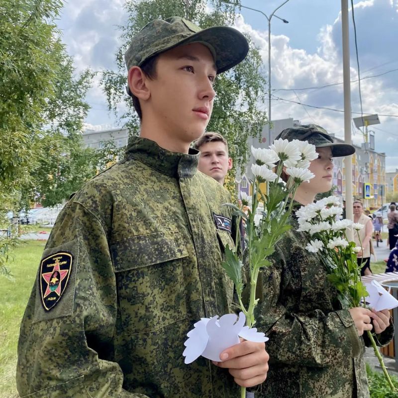 В Надыме почтили память детей — жертв конфликта на Донбассе В Надыме почтили память детей — жертв конфликта на Донбассе