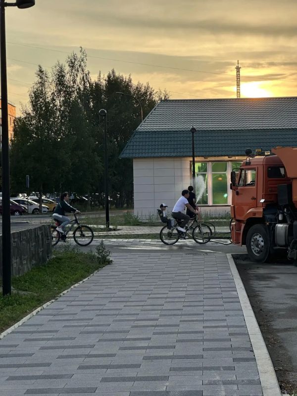 Полив в Ноябрьске настолько самобытный, что никого не оставляет равнодушным Полив в Ноябрьске настолько самобытный, что никого не оставляет равнодушным