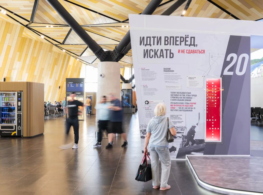 В аэропорту Нового Уренгоя обновили экспозицию «Легенды Ямала» В аэропорту Нового Уренгоя обновили экспозицию «Легенды Ямала»