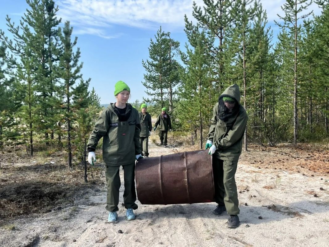 Надымские волонтеры присоединились к пятому сезону проекта «Экология внутри» Надымские волонтеры присоединились к пятому сезону проекта «Экология внутри»