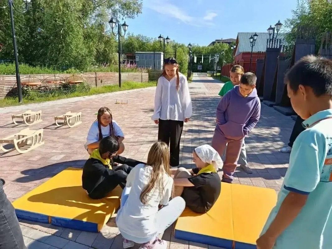 В Салехарде учат краеведению через северные игры В Салехарде учат краеведению через северные игры