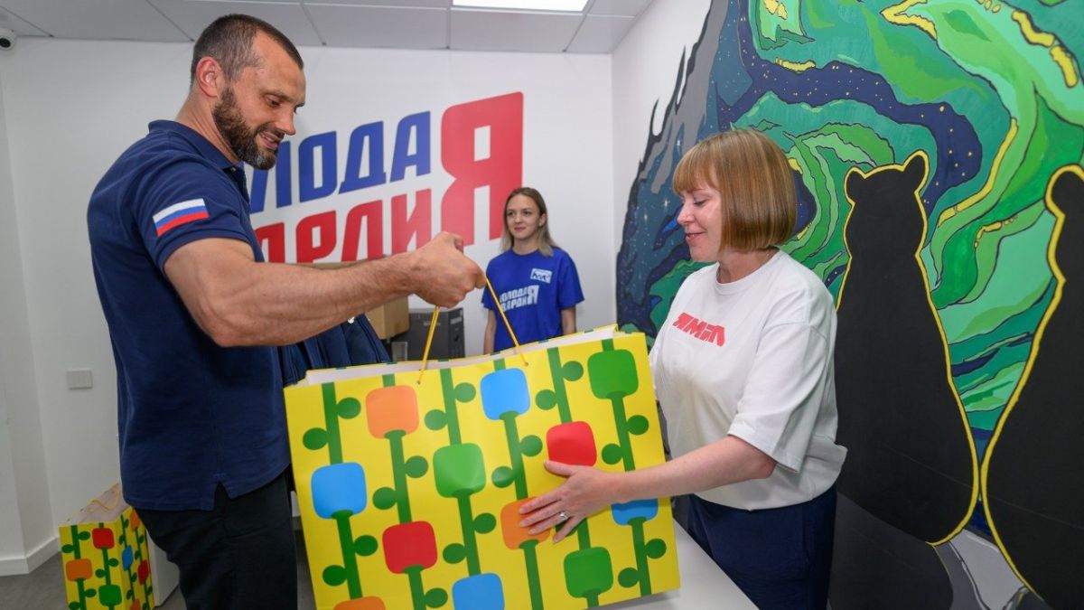 Финальный день: в Салехарде завершают сбор гумпомощи для Волновахи Финальный день: в Салехарде завершают сбор гумпомощи для Волновахи