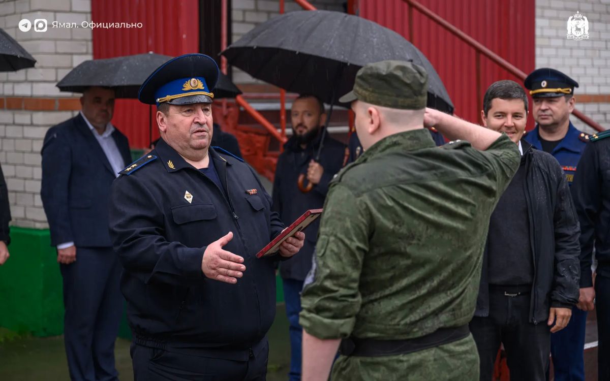 Дмитрий Артюхов передал технику Пограничному управлению ФСБ Дмитрий Артюхов передал технику Пограничному управлению ФСБ