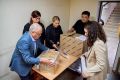 В рамках акции «Собери ребёнка в школу» члены Общественной палаты Салехарда передали гуманитарную помощь детям Волновахи