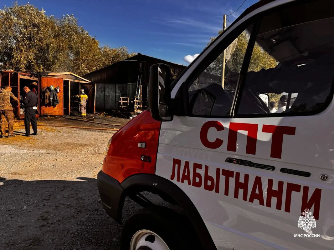 П О Ж А Р. В 15 часов 54 минуты на центральный пункт пожарной связи 5 пожарно-спасательного отряда поступило сообщение о возгорании гаража около жилого дома по улице Поисковая, 6 города Лабытнанги П О Ж А Р. В 15 часов 54 минуты на центральный пункт пожарной связи 5 пожарно-спасательного отряда поступило сообщение о возгорании гаража около жилого дома по улице Поисковая, 6 города Лабытнанги