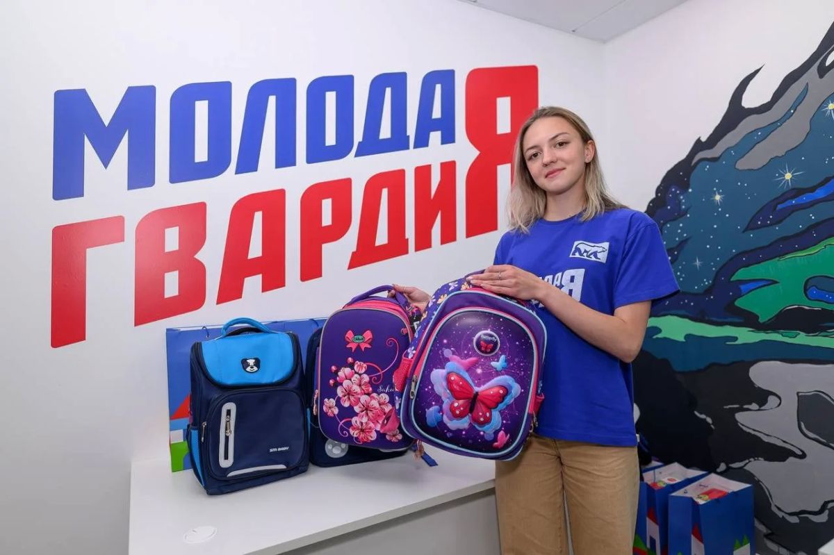 Дмитрий Артюхов вместе с парламентариями и активистами «Молодой Гвардии Единой России» передали гумпомощь в подшефный регион Дмитрий Артюхов вместе с парламентариями и активистами «Молодой Гвардии Единой России» передали гумпомощь в подшефный регион