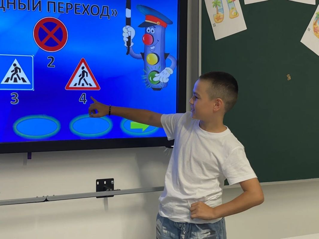В Губкинском прошла встреча автоинспекторов с детьми из пришкольного лагеря «Академия чемпионов» В Губкинском прошла встреча автоинспекторов с детьми из пришкольного лагеря «Академия чемпионов»