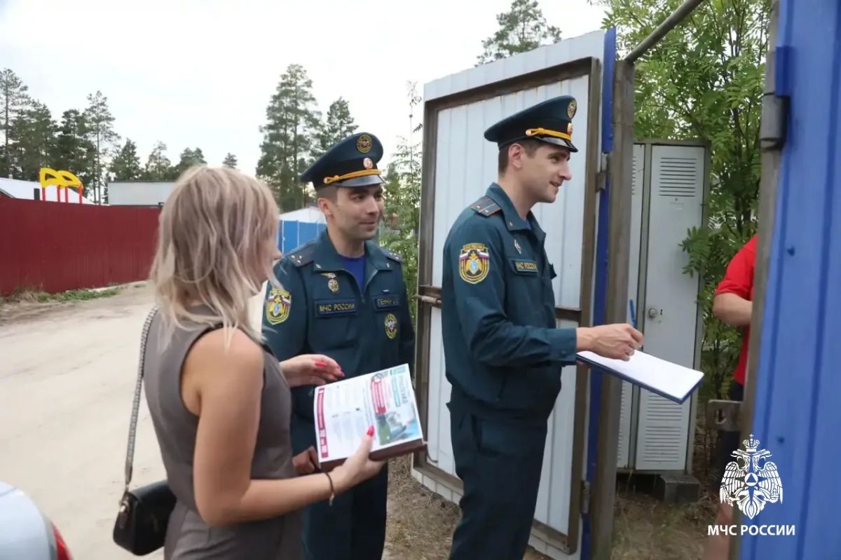 Представители молодёжного совета противопожарной службы города Муравленко инициировали проведение профилактических бесед с дачниками садового товарищества «Дружба» Представители молодёжного совета противопожарной службы города Муравленко инициировали проведение профилактических бесед с дачниками садового товарищества «Дружба»