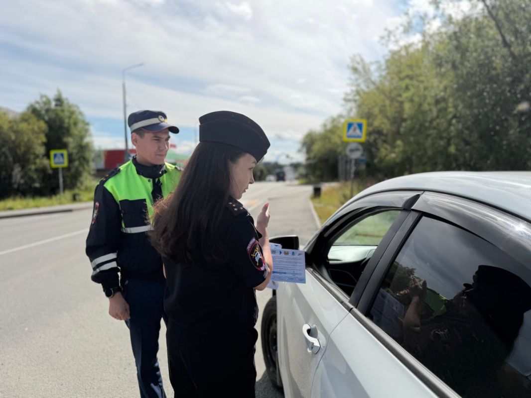 В Салехарде автоинспекторы провели акцию «Водитель, пропусти пешехода!» В Салехарде автоинспекторы провели акцию «Водитель, пропусти пешехода!»