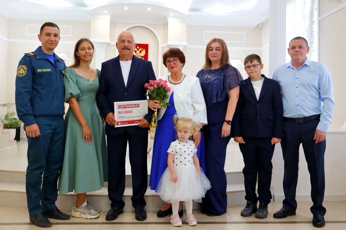 Поздравили с золотым юбилеем семью Егоровых из Лабытнанги Поздравили с золотым юбилеем семью Егоровых из Лабытнанги