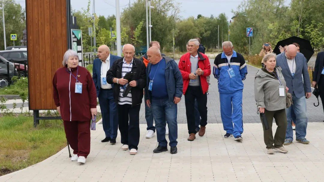 В Тарко-Сале ветераны отрасли заложили капсулу времени с посланием для потомков, которую предстоит открыть через 30 лет — в 2056 году В Тарко-Сале ветераны отрасли заложили капсулу времени с посланием для потомков, которую предстоит открыть через 30 лет — в 2056 году