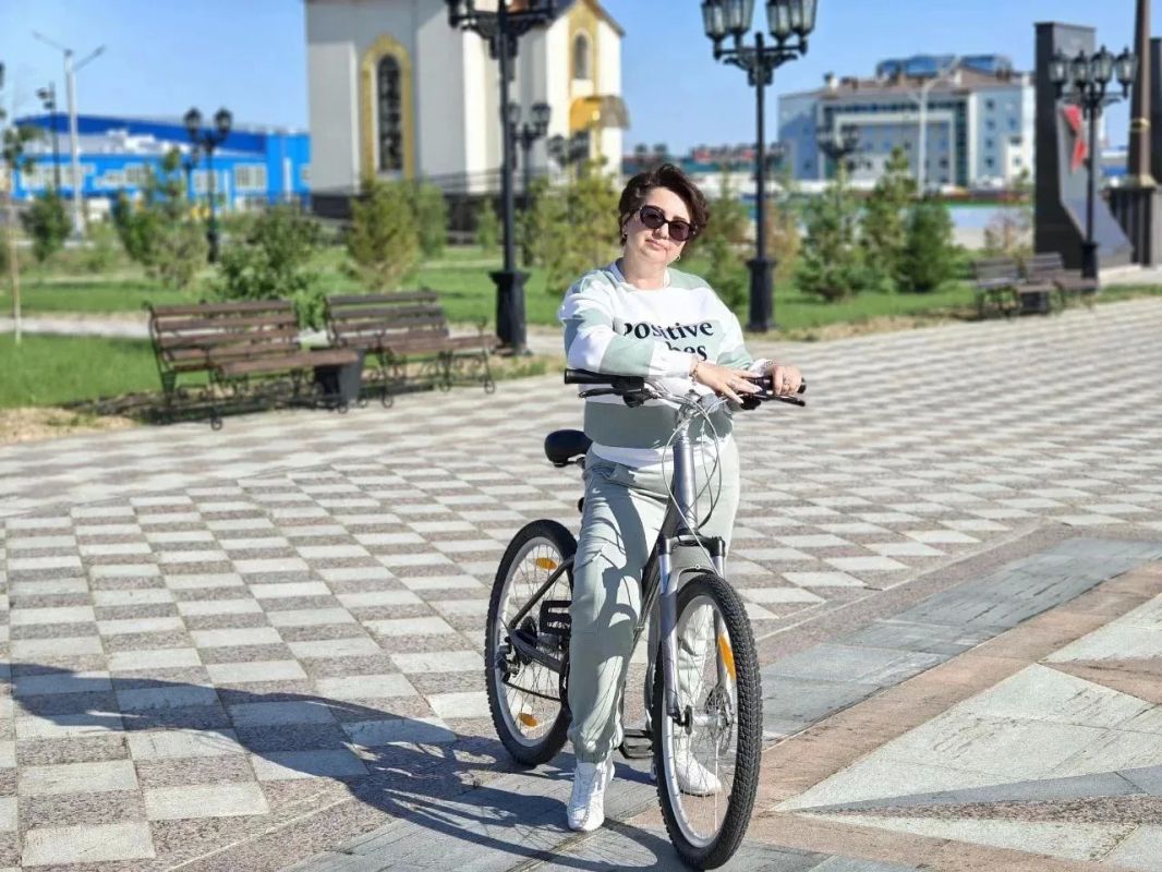 В День физкультурника сотрудники службы по делам архивов ЯНАО присоединяются к поздравлениям и желают неиссякаемой энергии, бодрости духа, крепкого здоровья и новых личных рекордов! В День физкультурника сотрудники службы по делам архивов ЯНАО присоединяются к поздравлениям и желают неиссякаемой энергии, бодрости духа, крепкого здоровья и новых личных рекордов!