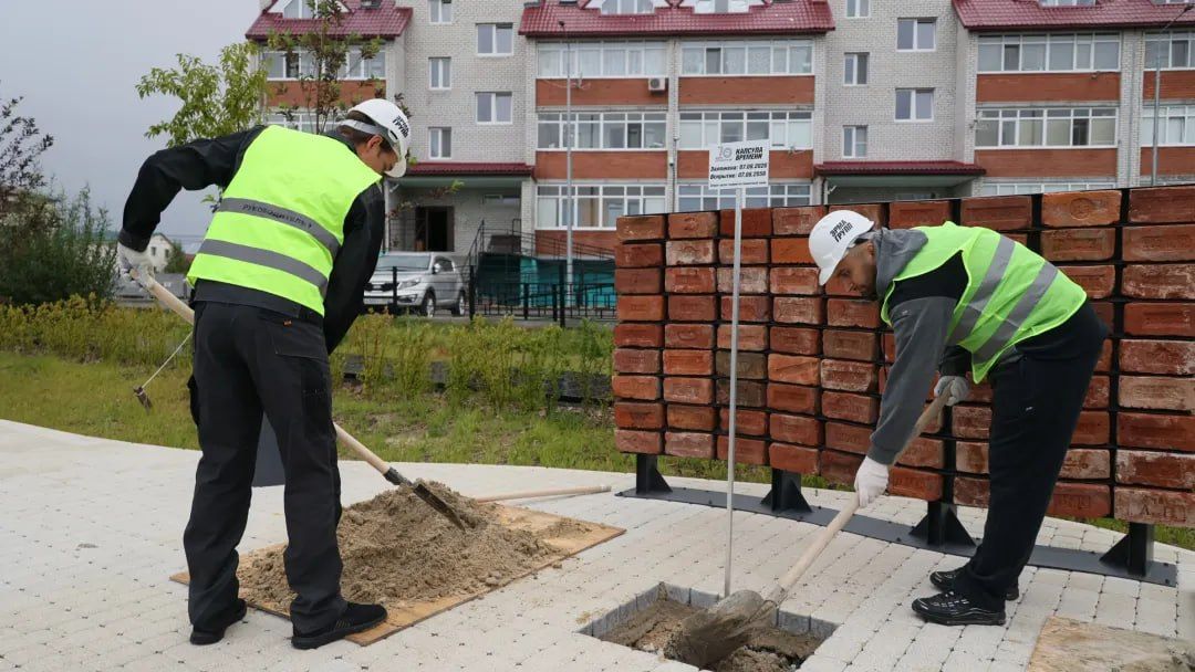 В Тарко-Сале ветераны отрасли заложили капсулу времени с посланием для потомков, которую предстоит открыть через 30 лет — в 2056 году В Тарко-Сале ветераны отрасли заложили капсулу времени с посланием для потомков, которую предстоит открыть через 30 лет — в 2056 году