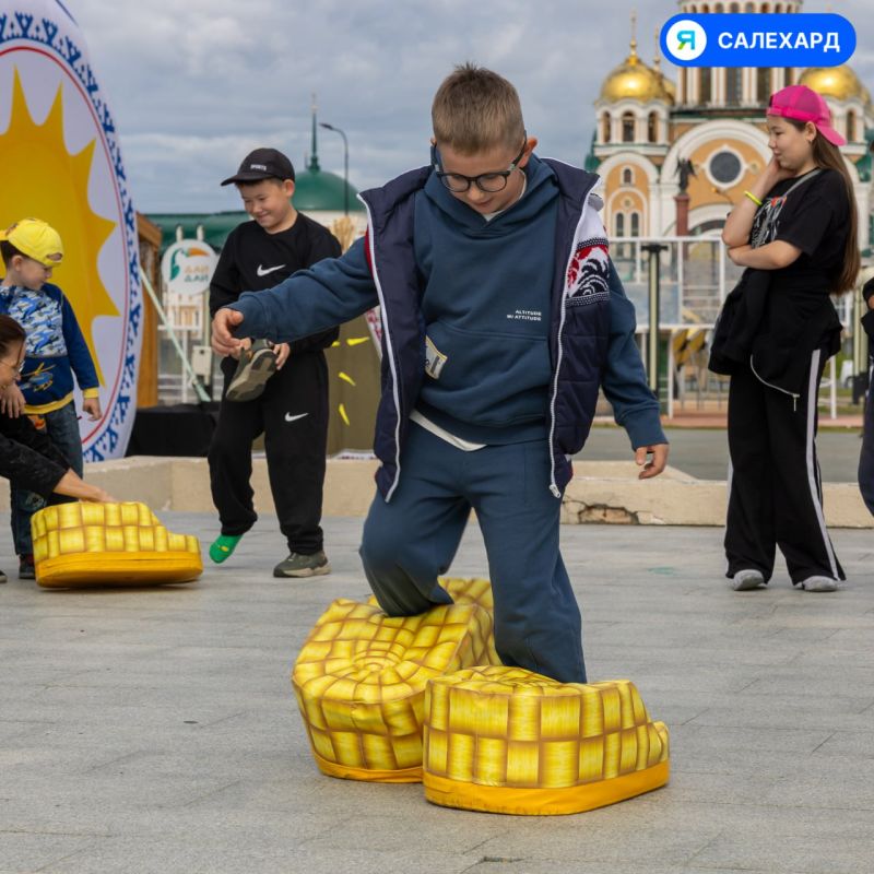 Яркие моменты, улыбки и колорит: как Салехард отметил День коренных народов Яркие моменты, улыбки и колорит: как Салехард отметил День коренных народов