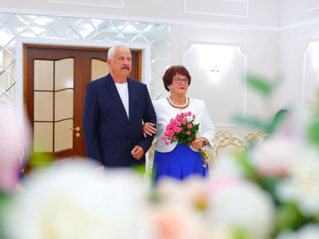 Ровно полвека назад их познакомил новогодний вальс Ровно полвека назад их познакомил новогодний вальс