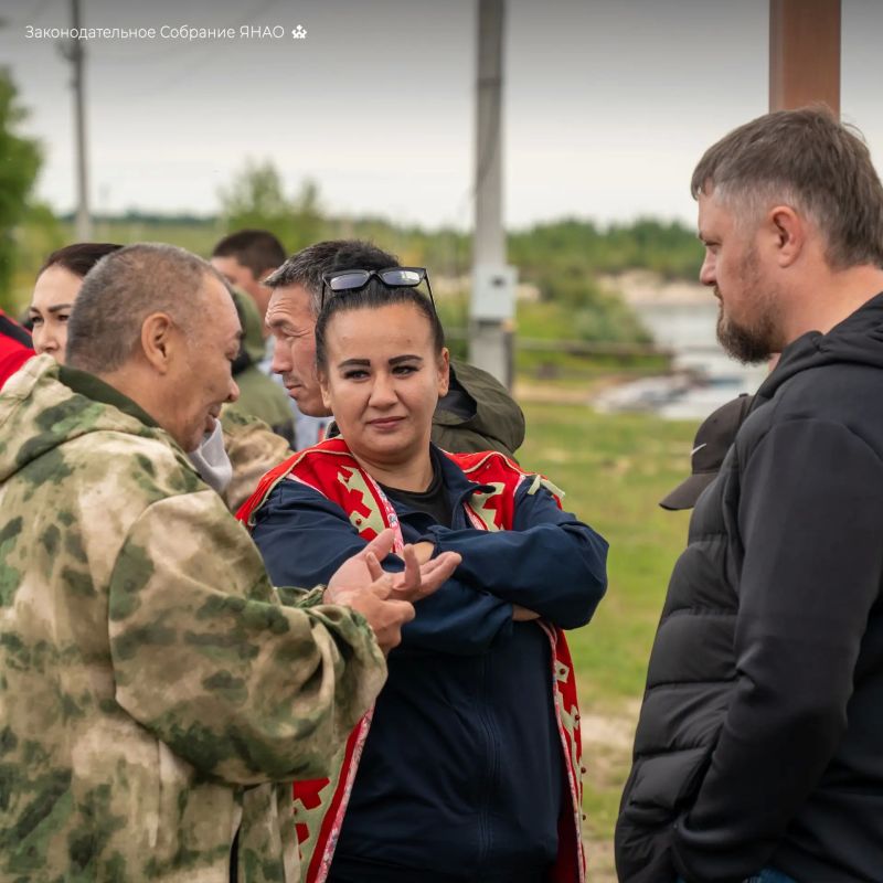 Председатель ямальского парламента Сергей Ямкин и члены рабочей группы по повышению благополучия КМНС посетили Красноселькупский район Председатель ямальского парламента Сергей Ямкин и члены рабочей группы по повышению благополучия КМНС посетили Красноселькупский район