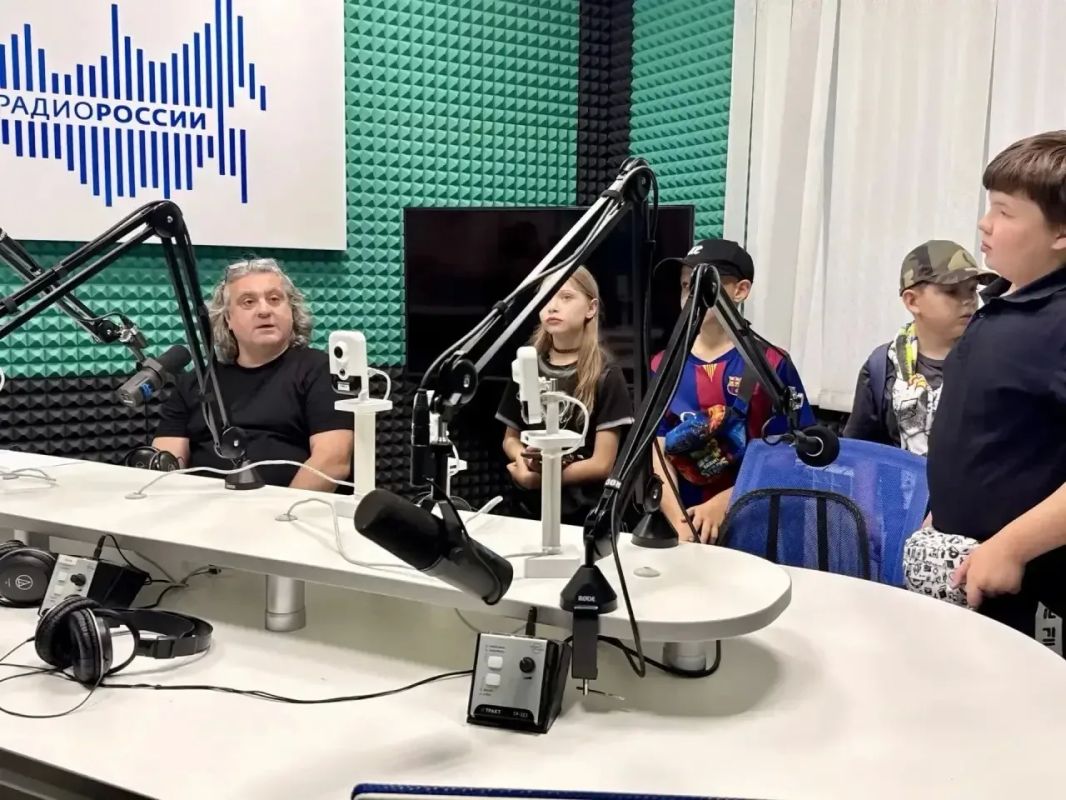 Участники «Горизонта» заглянули за кулисы большого телевидения Участники «Горизонта» заглянули за кулисы большого телевидения