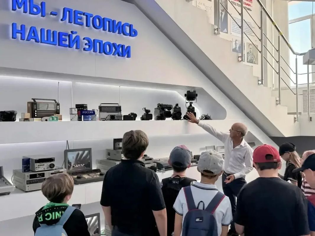 Участники «Горизонта» заглянули за кулисы большого телевидения Участники «Горизонта» заглянули за кулисы большого телевидения