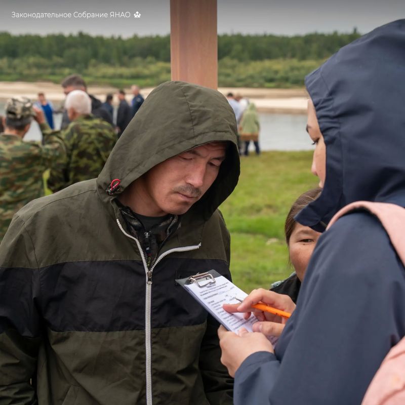 Председатель ямальского парламента Сергей Ямкин и члены рабочей группы по повышению благополучия КМНС посетили Красноселькупский район Председатель ямальского парламента Сергей Ямкин и члены рабочей группы по повышению благополучия КМНС посетили Красноселькупский район