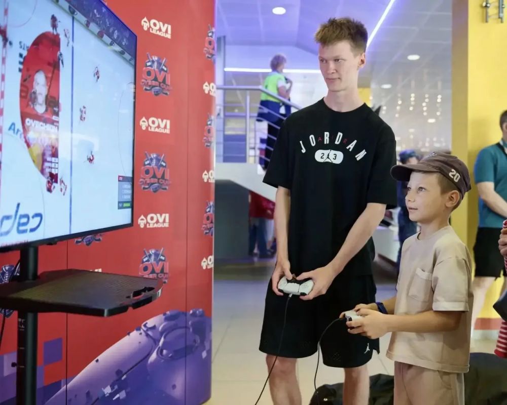 Салехардский хоккеист забрал главный трофей OVI Cyber Cup 2026 Салехардский хоккеист забрал главный трофей OVI Cyber Cup 2026