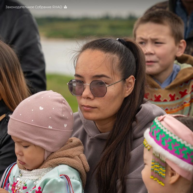 Председатель ямальского парламента Сергей Ямкин и члены рабочей группы по повышению благополучия КМНС посетили Красноселькупский район Председатель ямальского парламента Сергей Ямкин и члены рабочей группы по повышению благополучия КМНС посетили Красноселькупский район