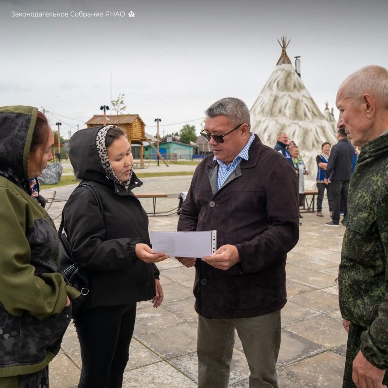 Председатель ямальского парламента Сергей Ямкин и члены рабочей группы по повышению благополучия КМНС посетили Красноселькупский район
