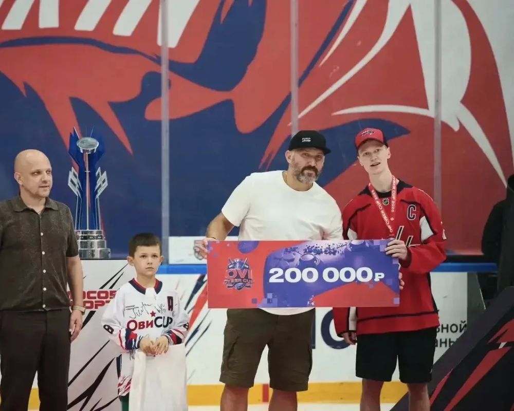 Салехардский хоккеист забрал главный трофей OVI Cyber Cup 2026