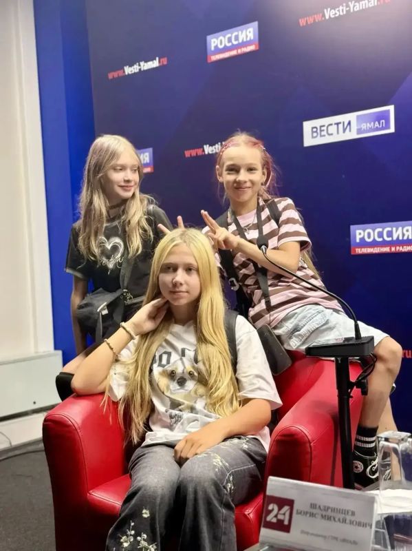 Участники «Горизонта» заглянули за кулисы большого телевидения Участники «Горизонта» заглянули за кулисы большого телевидения